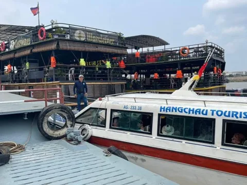Hang chau tourist Speed boat
