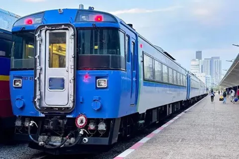 Train from Thailand to Vietnam