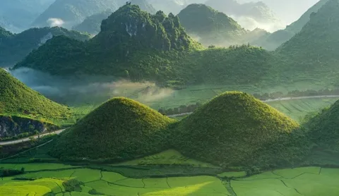 Quan Ba Heaven Gate – Twin Mountains