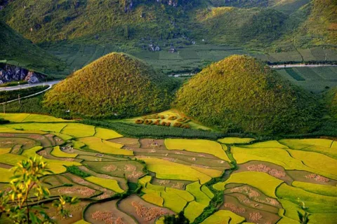 Quan Ba Heaven Gate – Twin Mountains