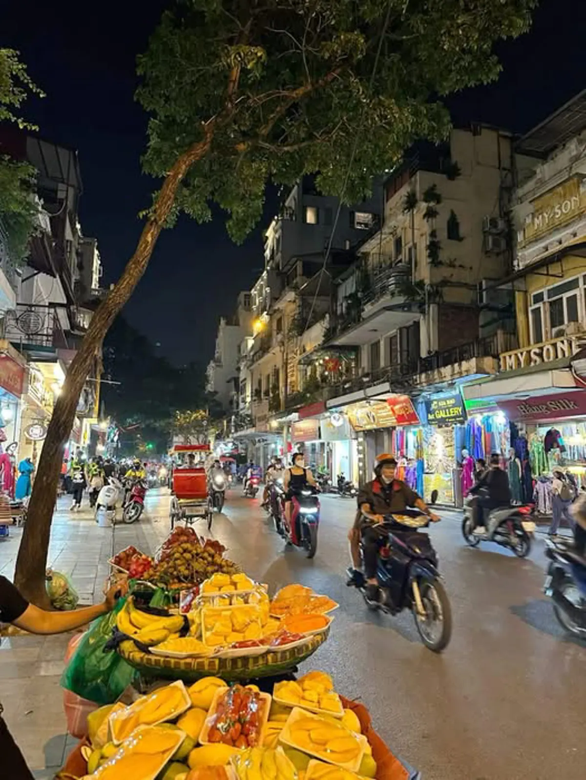 A Guide to Traditional Vietnamese Souvenirs and Where to Find Them
