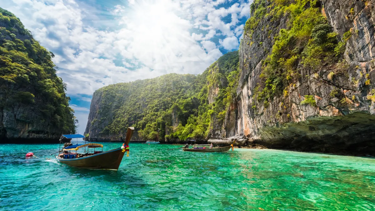 Optimal Seasons for Visiting Phuket: Weather, Activities, and Travel Tips