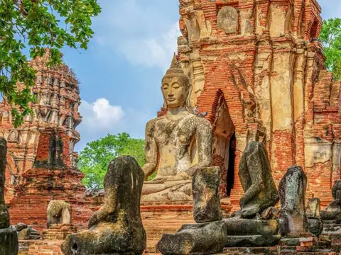 Bangkok's Hua Lamphong Station: Your Gateway to Rail Travel in Thailand