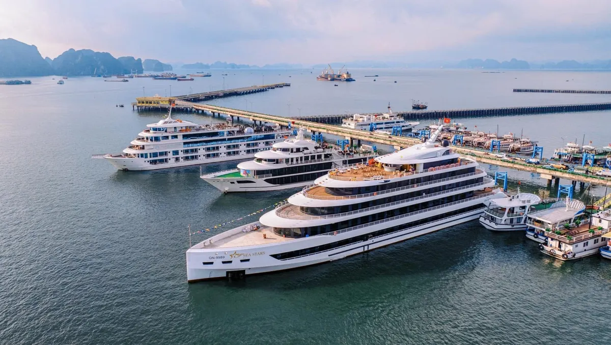Helicopter Transfers and Tours from Hanoi to Halong Bay