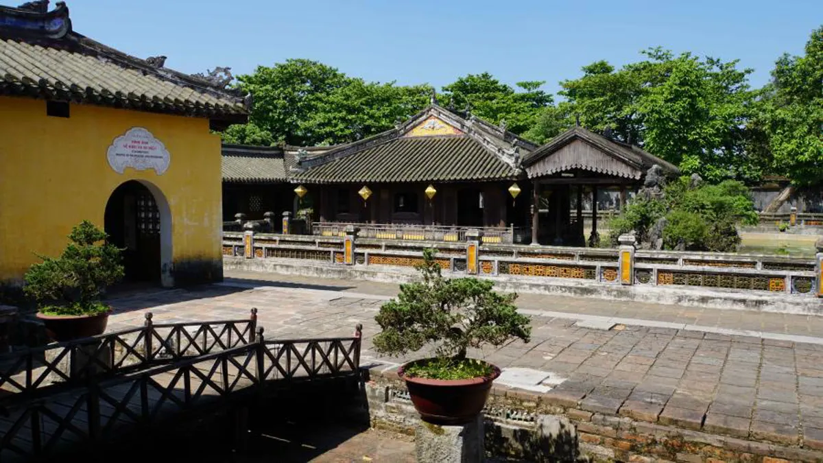 Hue's Culinary Heritage: A Guide to Imperial and Street Food