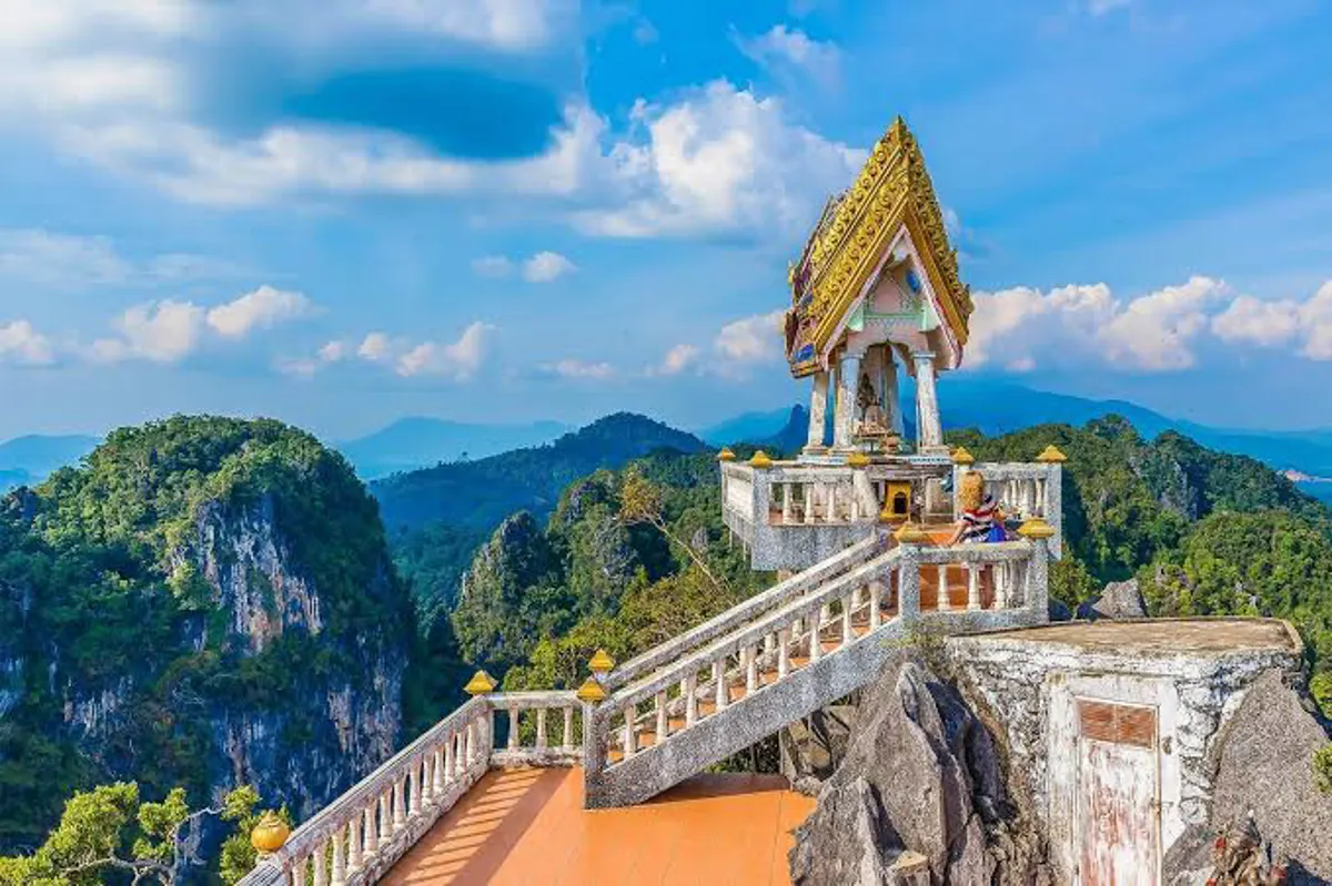 Optimal Times to Visit Phi Phi Island: Weather and Activities Guide