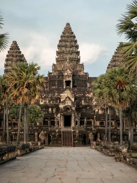 Siem Reap Evenings: A Guide to Local Nightlife and Dining