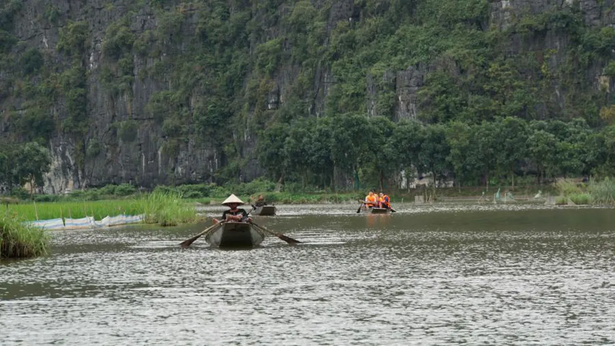 Ninh Binh Travel Guide: Activities, Attractions, and Local Cuisine