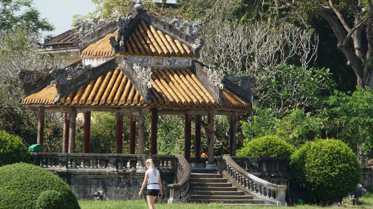 What to Eat in Hue: 10 Essential Dishes to Try