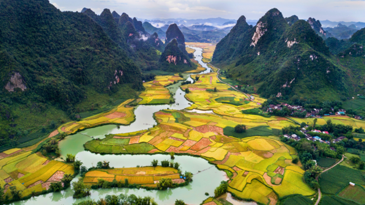 Panoramic view showing Vietnam's mountains, coastline and countryside