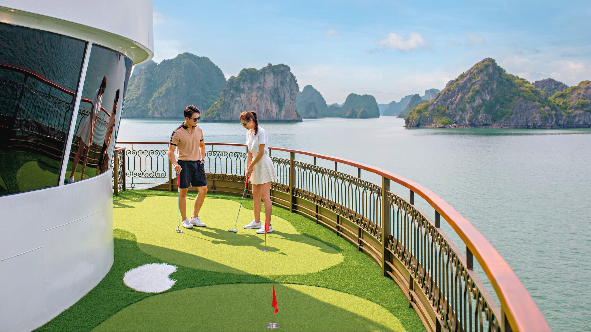 The golf is ideal for enjoying the sumptuous atmosphere of your resort getaway.