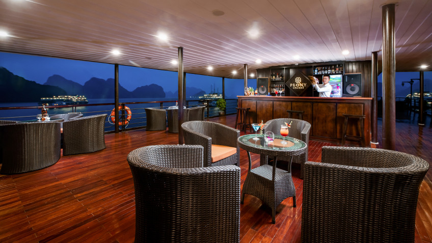 Enjoy Drink In Sundeck Bar