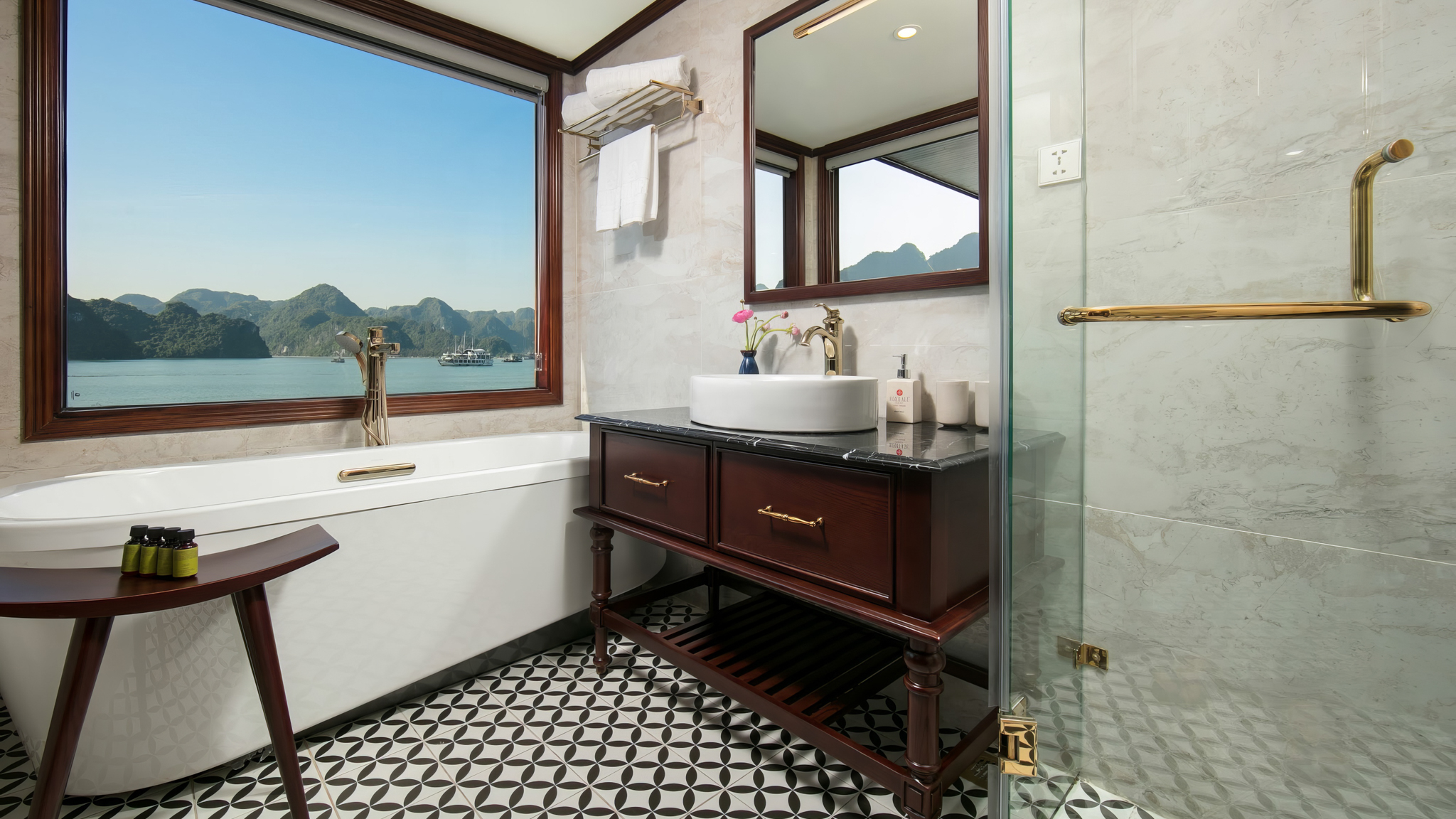 Clean and modern Bathroom