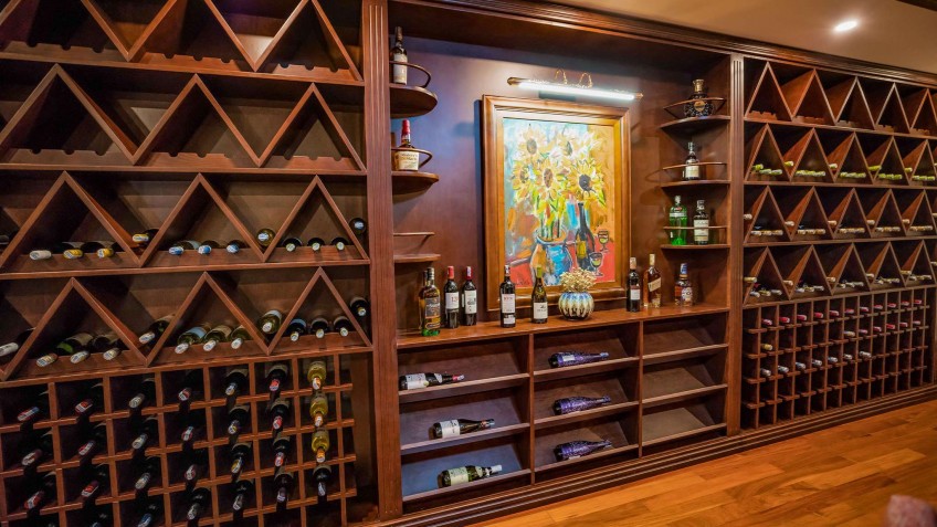 Bach Dang Wine Cellar