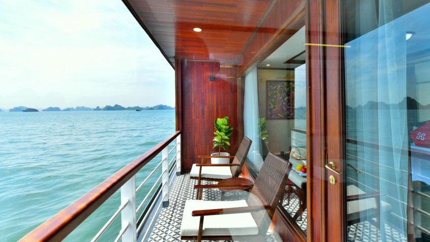 Airy Private Balcony