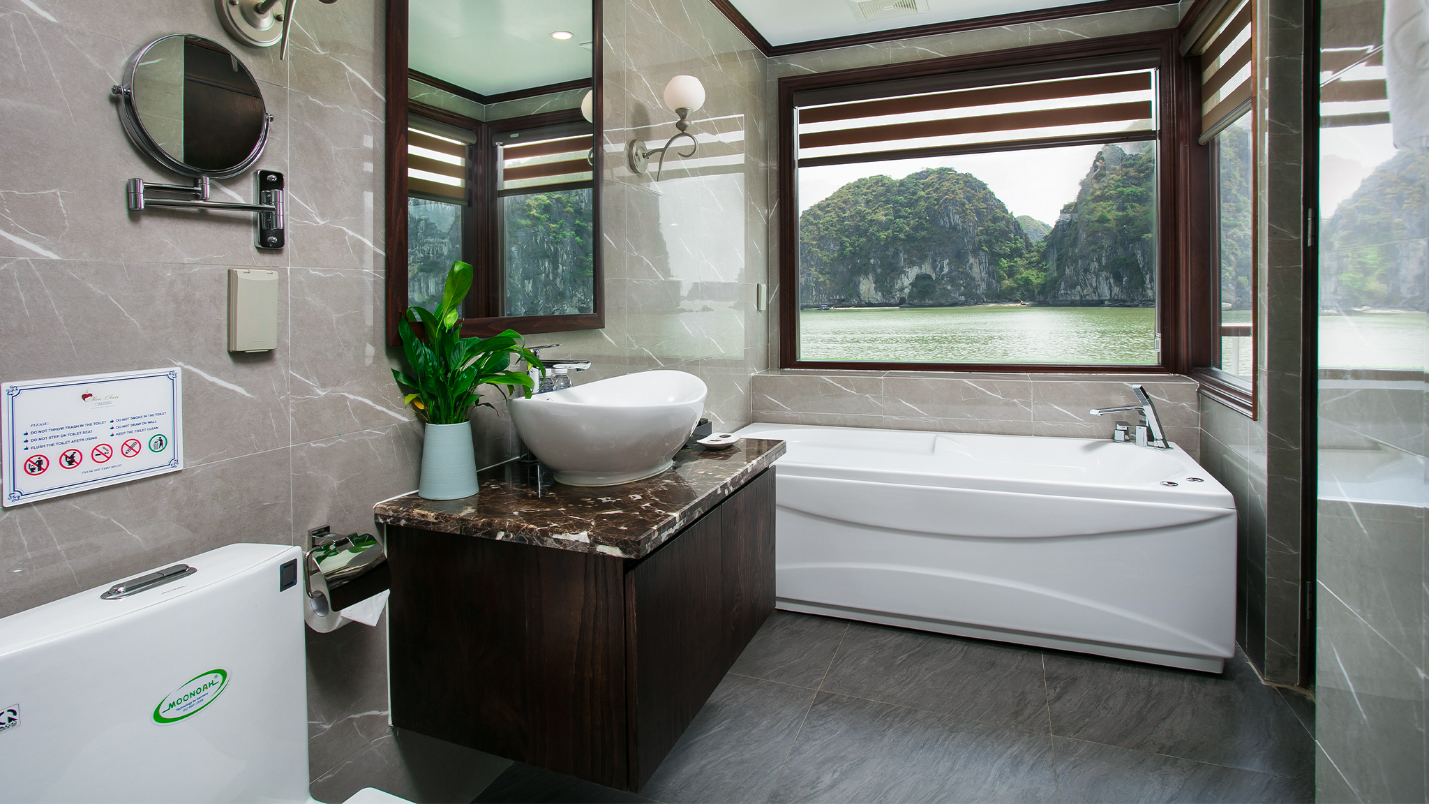 Comfort Bathtub with Sea View