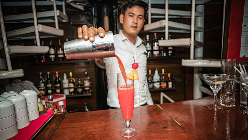 Expert bartender onboard