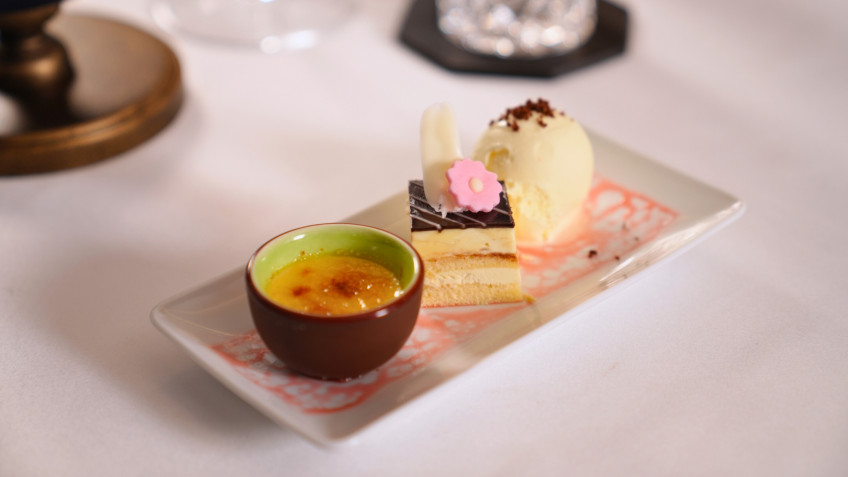 Elegant Dessert Decorations