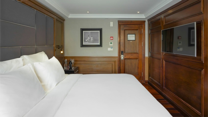 Large bed for Overnight Stay