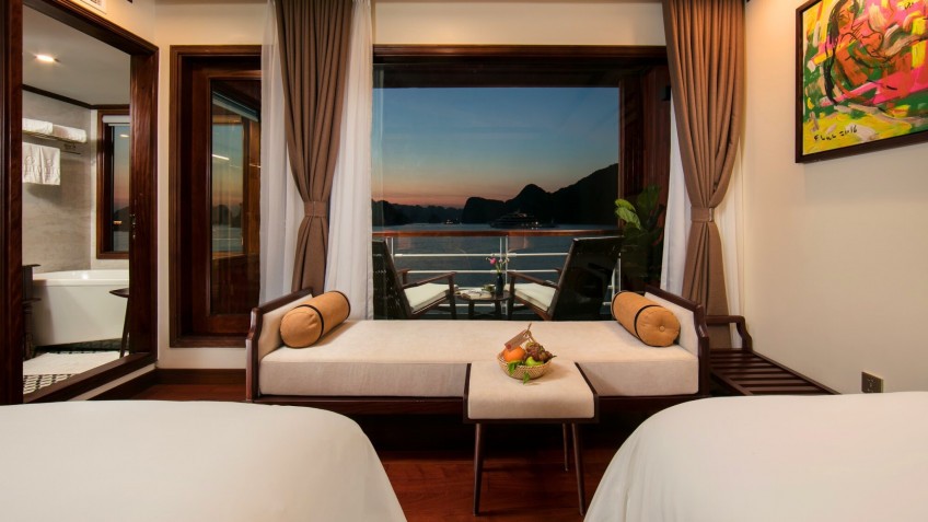 Floor-to-ceiling Window