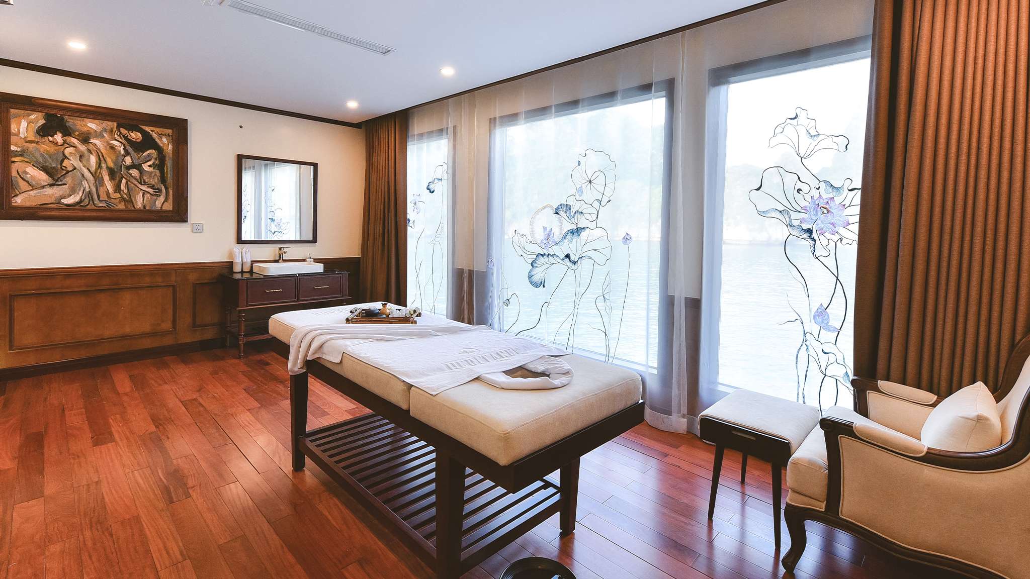 The peaceful ambiance of the spa room helps you boost your energy.