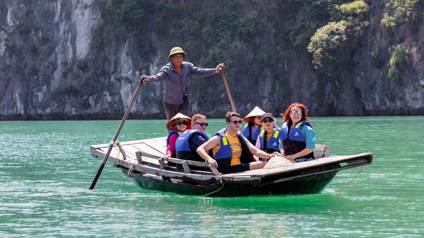 Sampan Rowing Boat