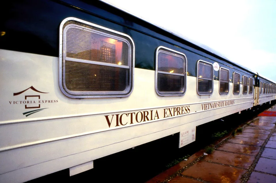 victoria-express-train-d1873aea2a134b7785e479dcce728f71.webp