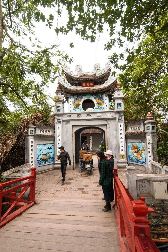 Vietnam & Cambodia Highlights: Hanoi, Halong Bay, Saigon, Angkor Wat – 9 Days