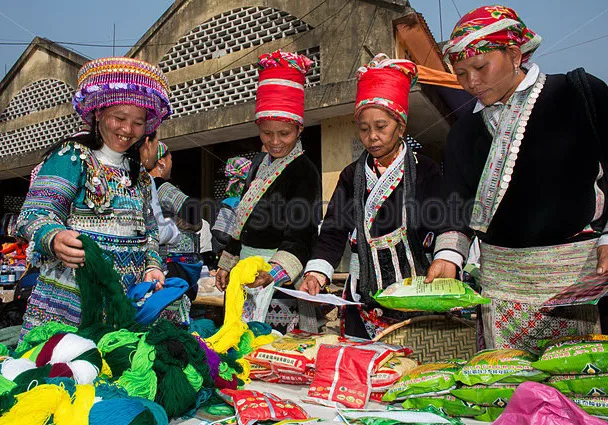Sapa Hill Tribe Markets & Valley Trek with Overnight Train – 3 Days